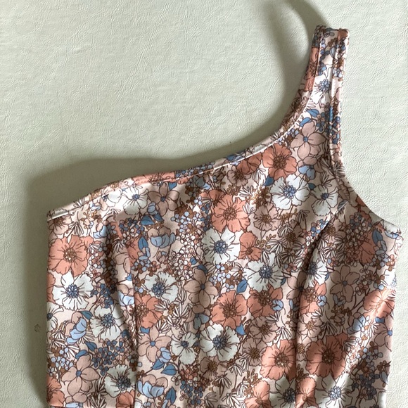Flower print romper xs. Altar’d State. So cute!! Excellent used condition. - Picture 2 of 2